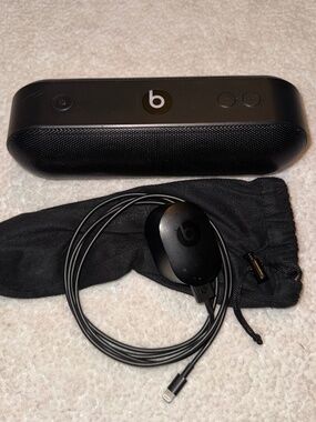 Beats By Dre Pill + - Black